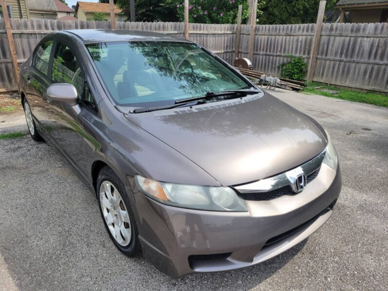 
								2010 Honda Civic LX FWD Four Door 1.8 4cyl full									