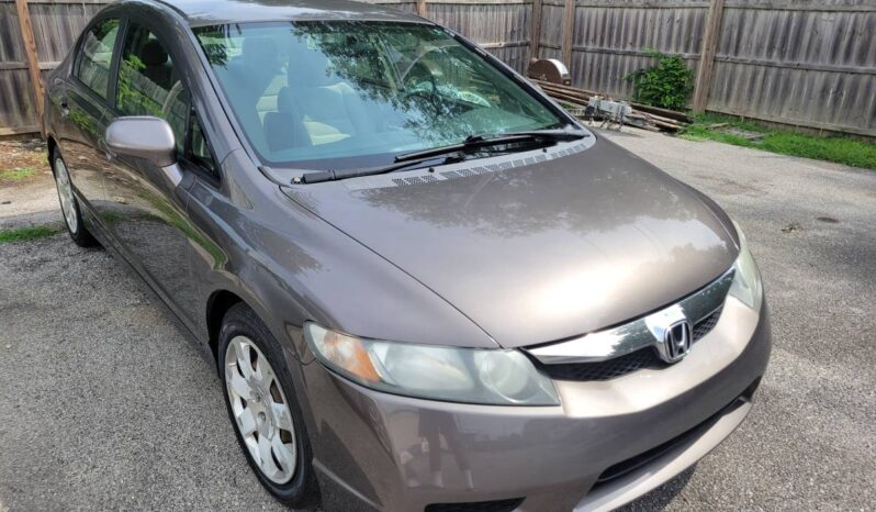 
								2010 Honda Civic LX FWD Four Door 1.8 4cyl full									