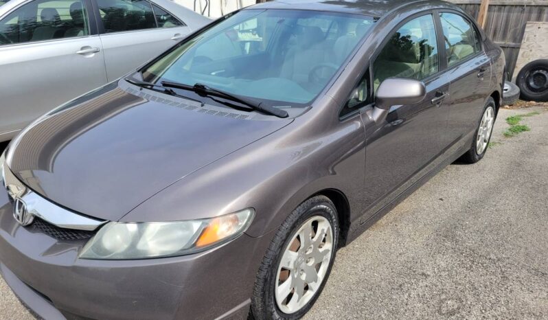 
								2010 Honda Civic LX FWD Four Door 1.8 4cyl full									