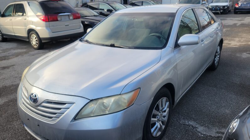 
								2007 Toyota Camry LE V6 3.5 6cyl full									